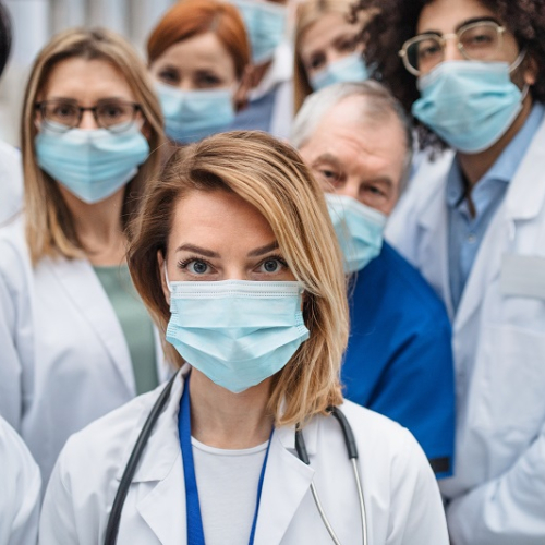 Foto verplegend personeel masker klein.jpg